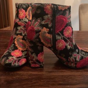 Mia Embroidered Boots size 6